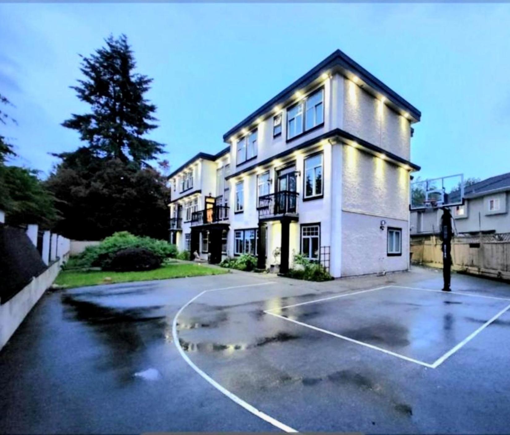 Hotel Empress Madani Palace Surrey Exteriér fotografie